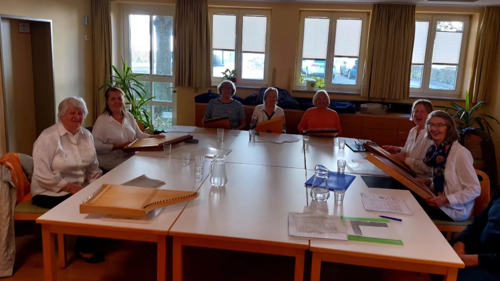 Die Tischharfen-Gruppe vom Caritas Treffpunkt 50+ in Aktion. (Foto: Caritas)