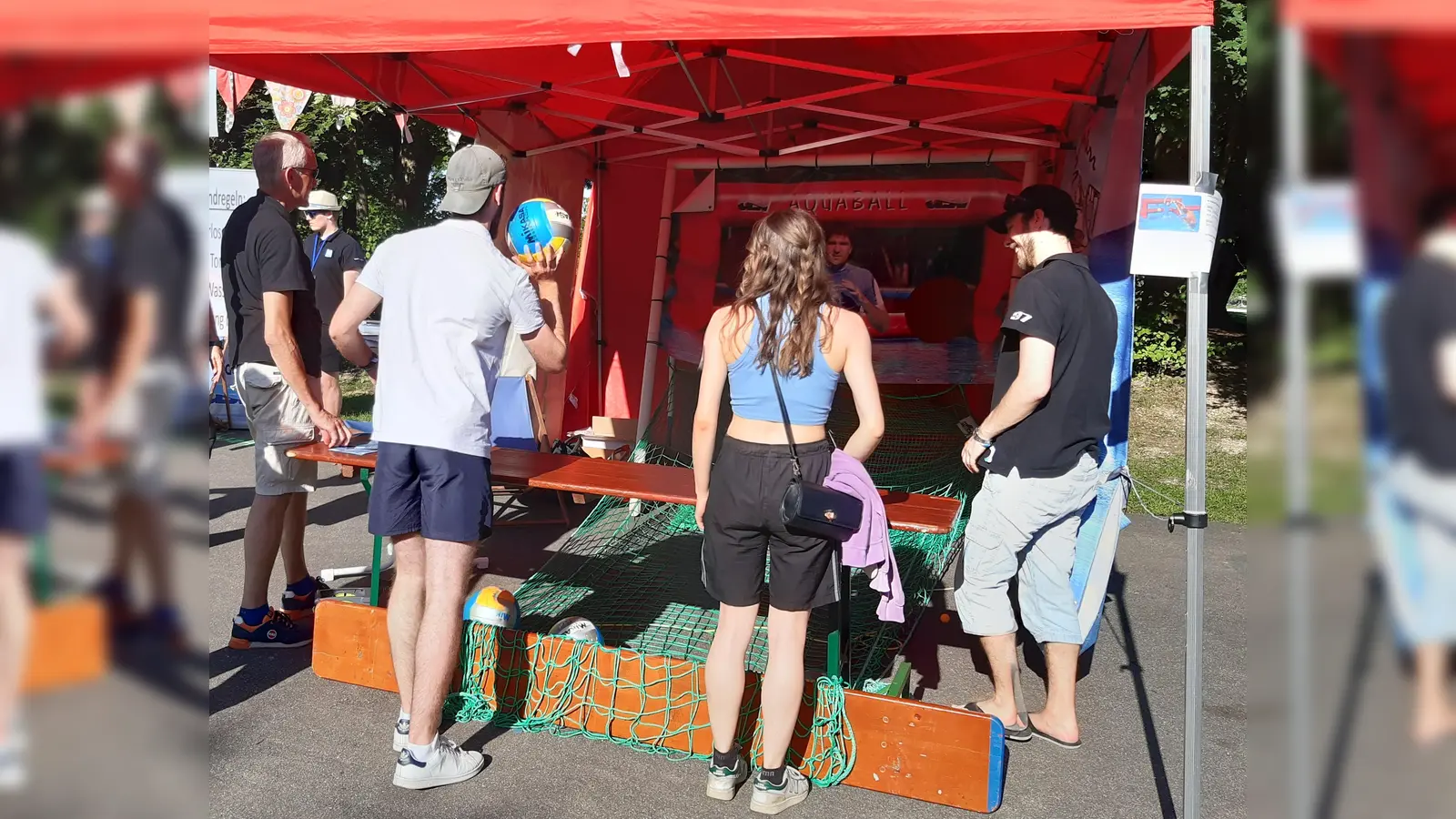 Zahlreiche Interessierte stellten an der Torwand der Aquaballer ihre Treffsicherheit unter Beweis.  (Foto: SV Dachau)