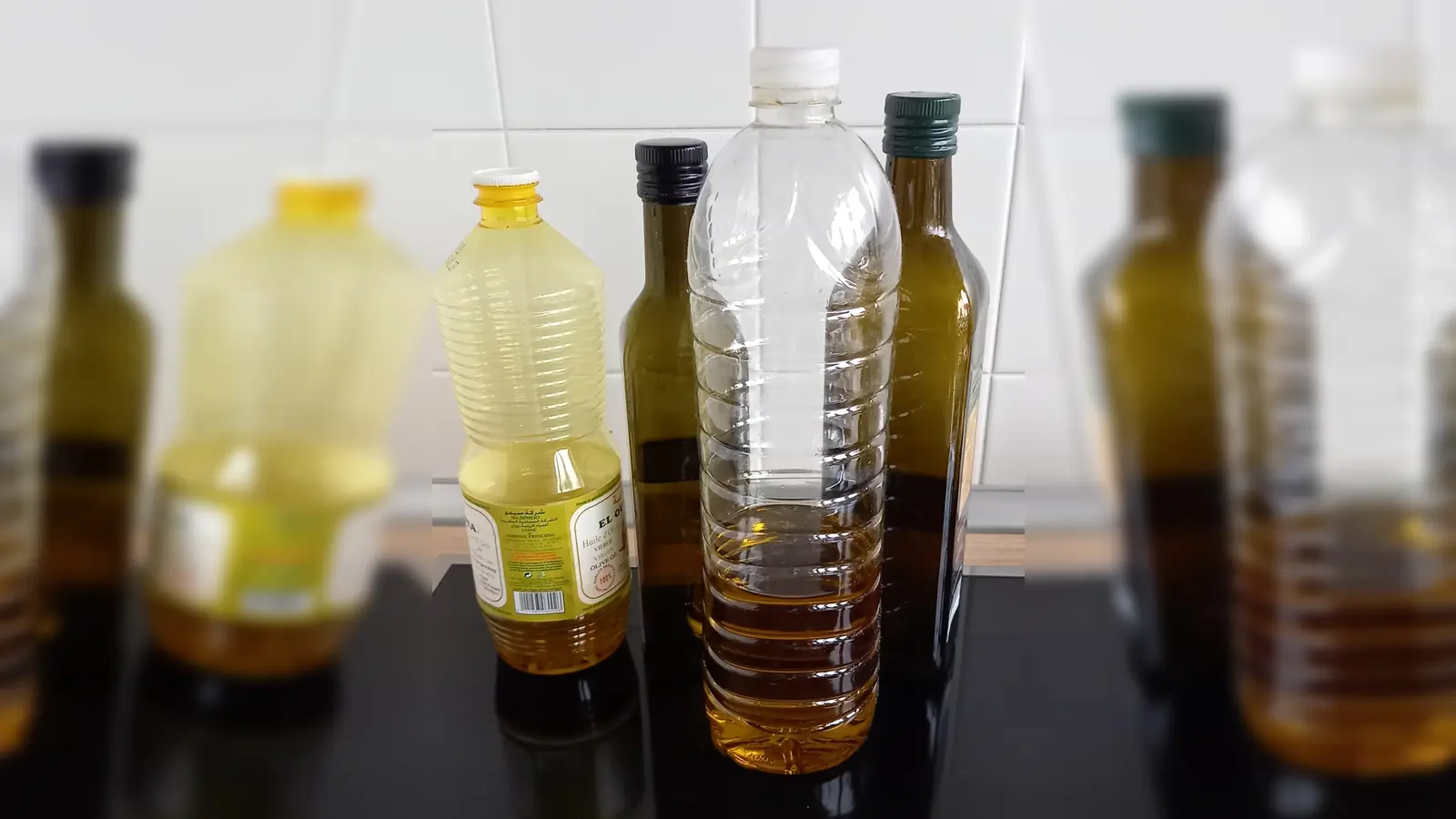 Altes Speiseöl und Fett bitte sammeln und zum Recyclinghof bringen. (Foto: Kommunale Abfallwirtschaft)