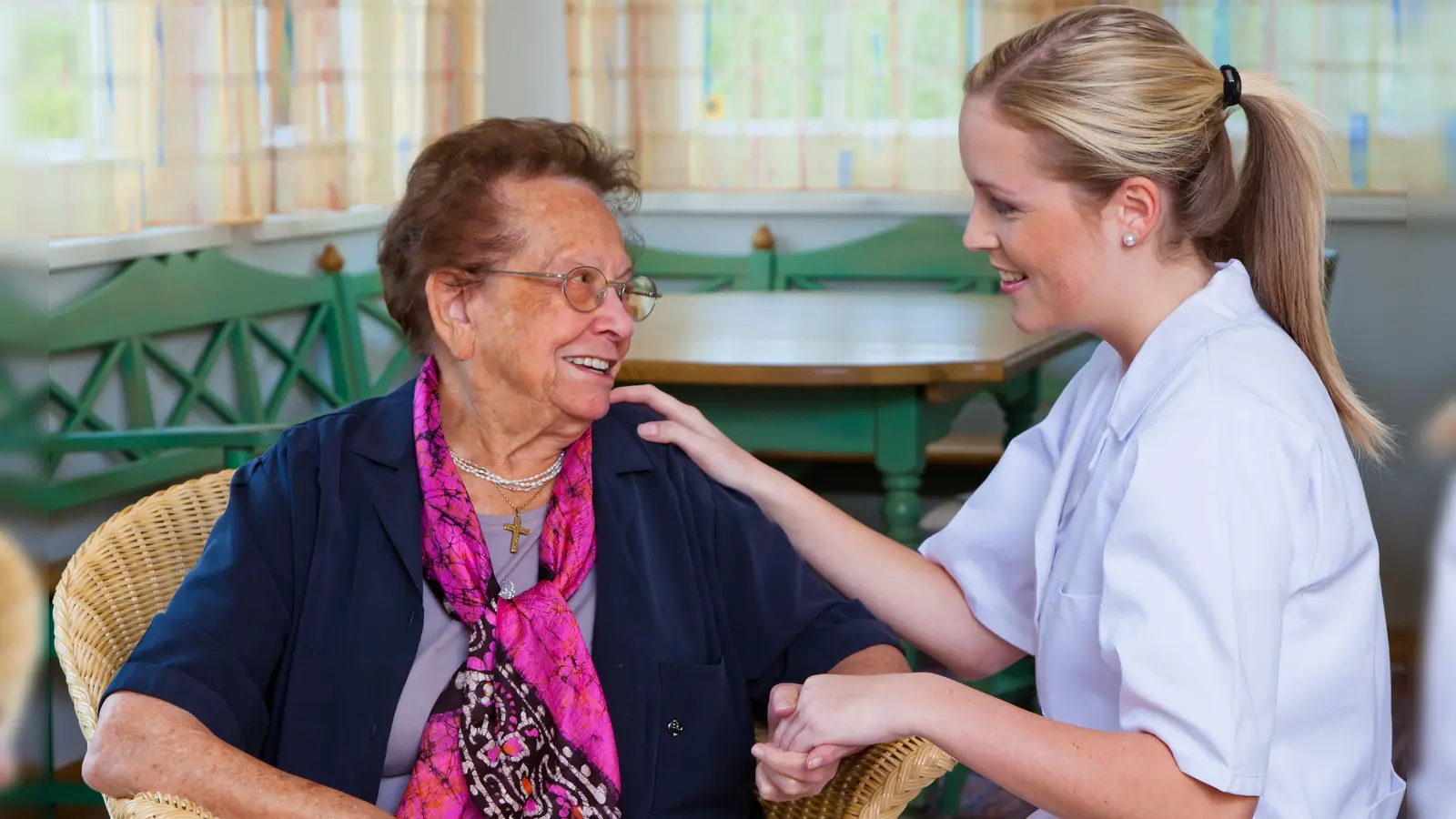 Die 125 Euro Entlastungsgeld sollen helfen, pflegende Angehörige bei der Erledigung alltäglicher Hilfeleistungen zu unterstützen.  (Foto: Erwin Wodicka/Modell Colourbox.com)