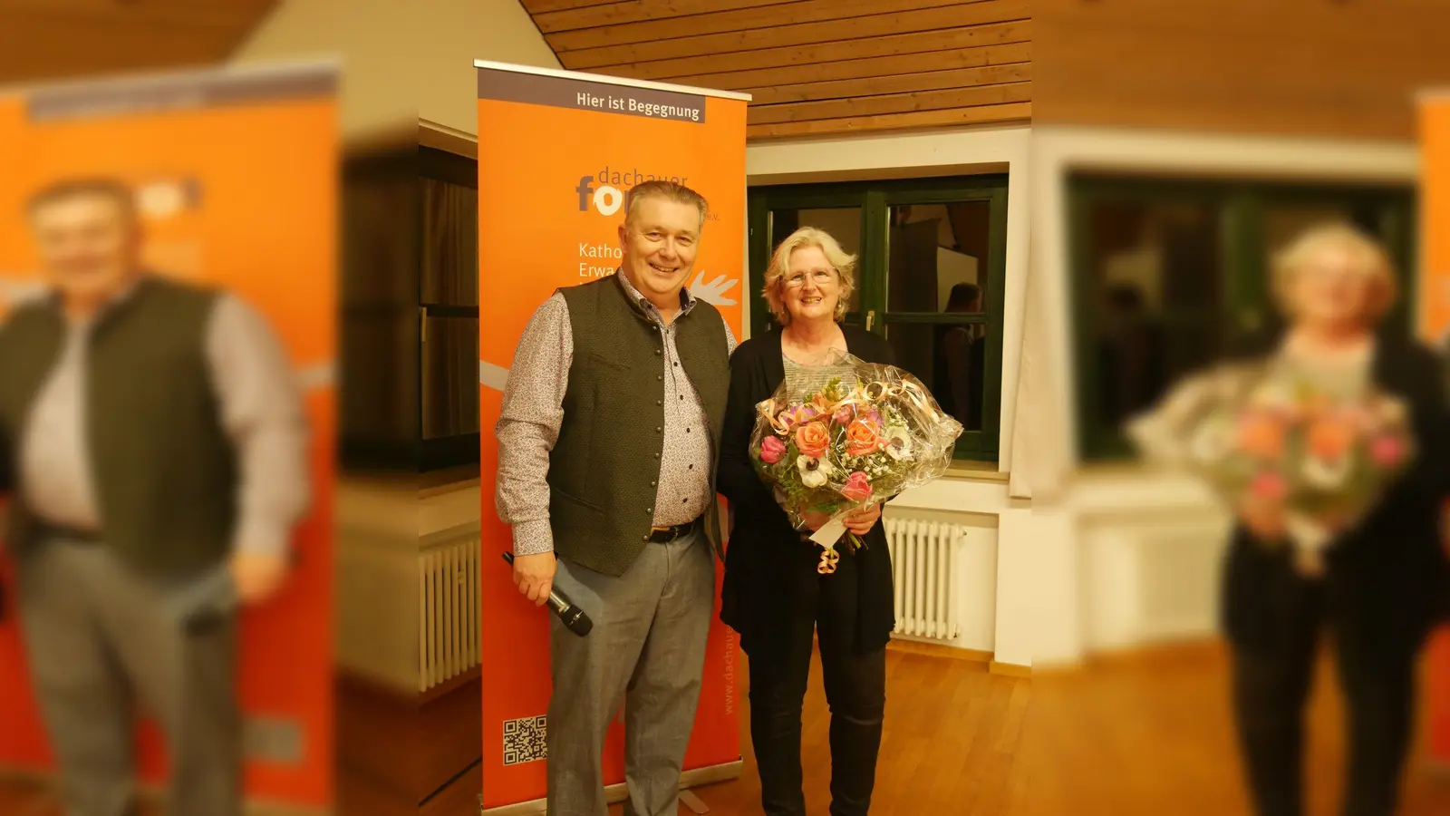 Gerhard Haszprunar, Vorsitzender des Dachauer Forums, zusammen mit Barbara Ditzel. (Foto: Dachauer Forum)