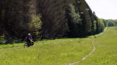 Stefan Reeg berichtet in seinem Vortrag über seine Radreise entlang des Grünen Bands. (Foto: Reeg)