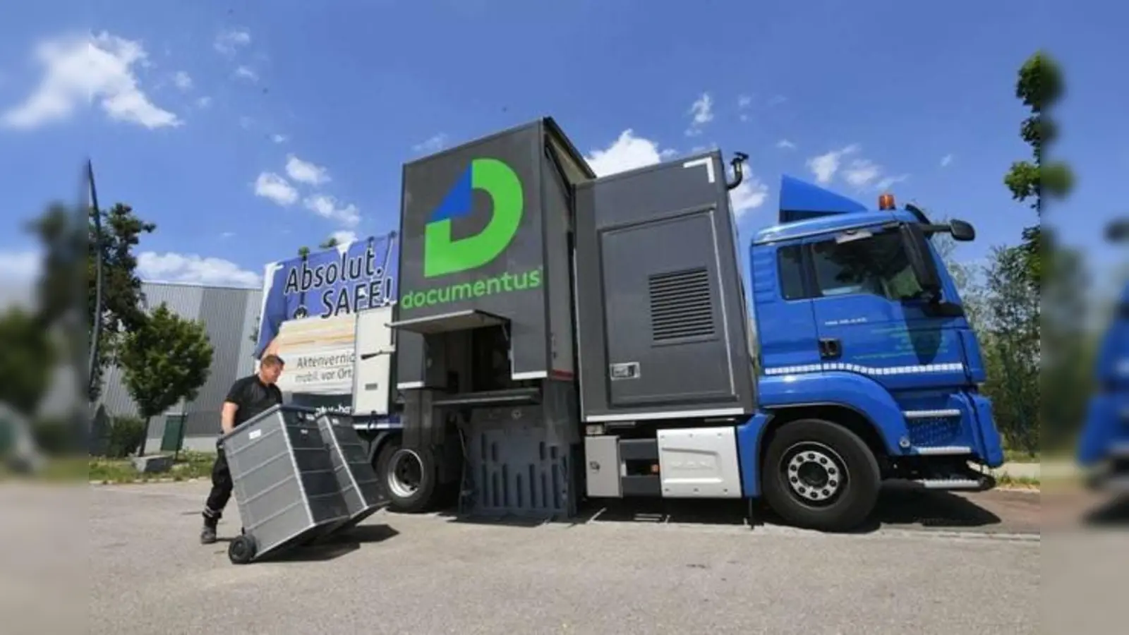 Mobiles Schreddermobil (Foto: Firma Documentus Bayern)