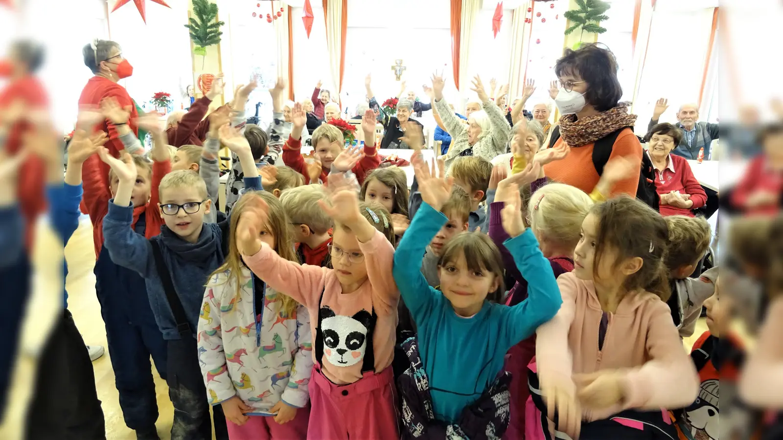 Beim Adventsbesuch im Seniorenheim war was los. (Foto: FWS)