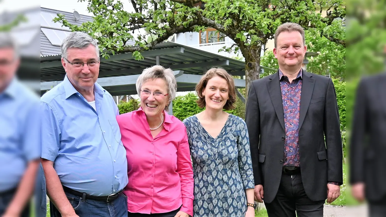 Abschied von der Caritas (von li) das Ehepaar Rainer Beyer und Maria Beyer-Dick, Heidi Schaitl (Caritas Dachau) und Axel Hannemann (Geschäftsleiter Caritas-Zentren Oberbayern). (Foto: Caritas)