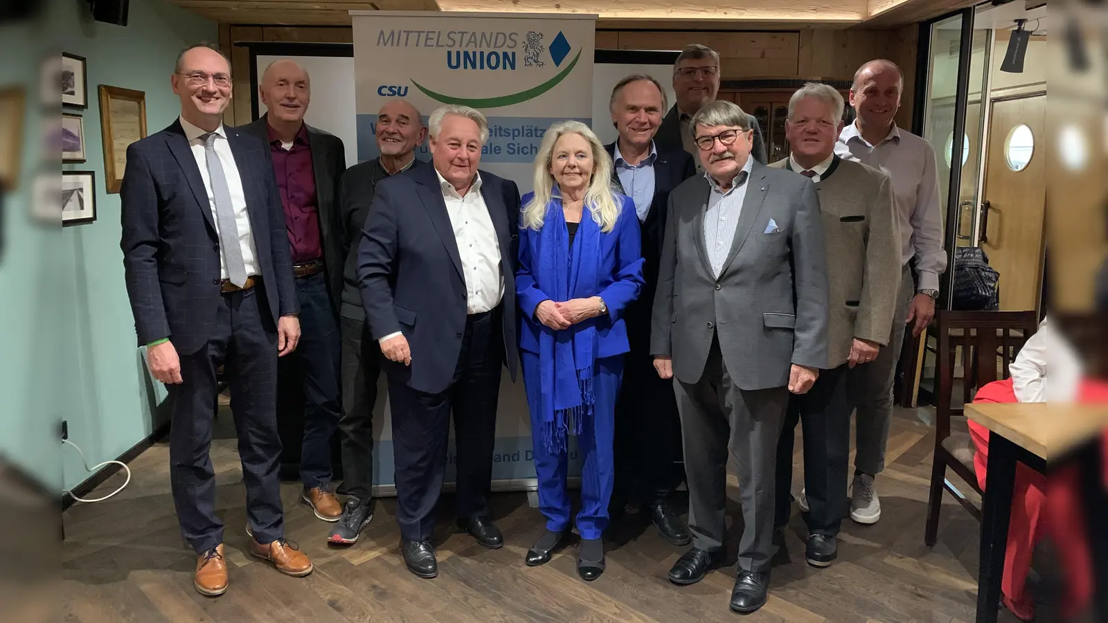 Bernhard Seidenath, Simon Landmann, Erwin Zehrer, Nikolaus Widmann, Christine Unzeitig, Manfred Berndt, Stefan Löwl, Hansjörg Christmann, Hans Nauderer und Josef Kaspar (v. l.). (Foto: red)
