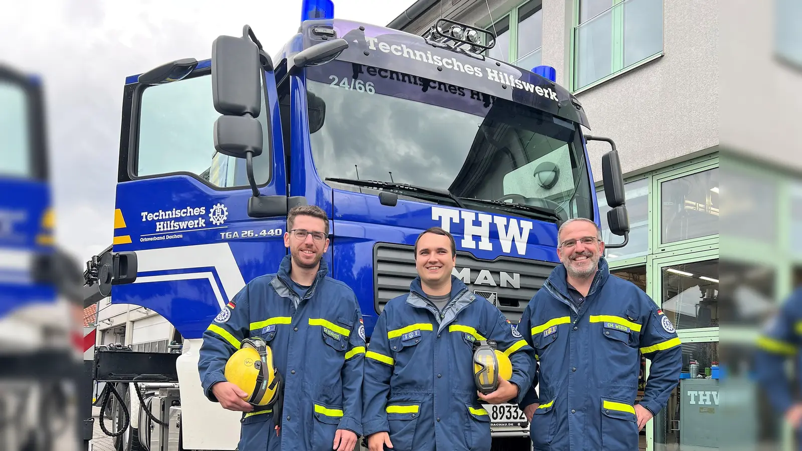 THW Chef Christian Weber und der gesamte Ortsverband wünschen Christoph Schultes und Matteo Hoppe (von li) gutes Gelingen - kommt wohlbehalten zurück! (Foto: THW Dachau)