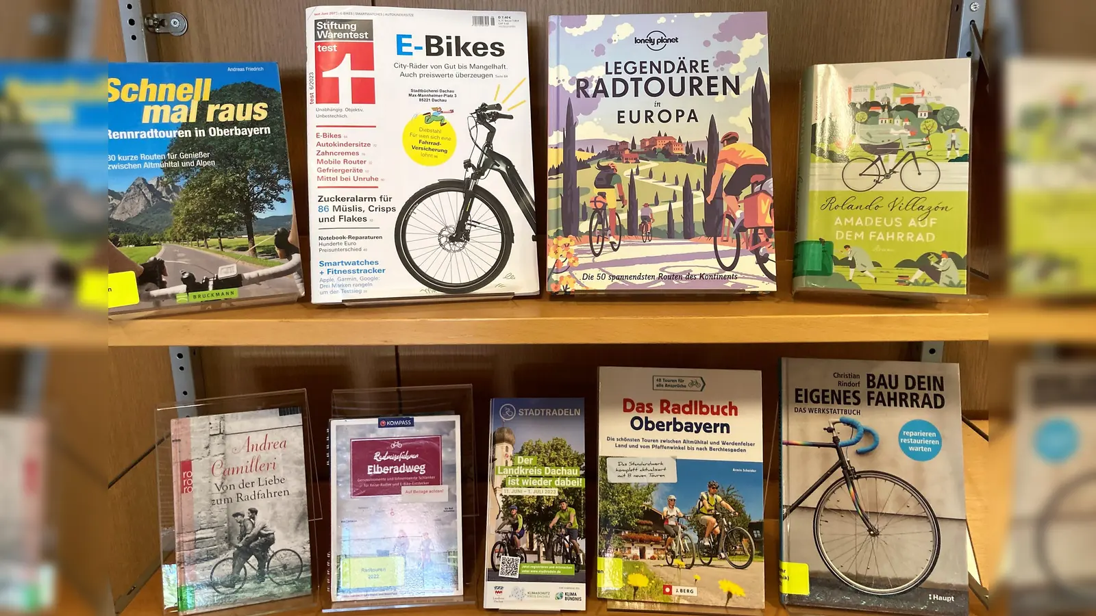 Im Juni findet man in der Stadtbücherei viel Lesestoff „Rund ums Rad”. (Foto: Stadtbücherei Dachau)