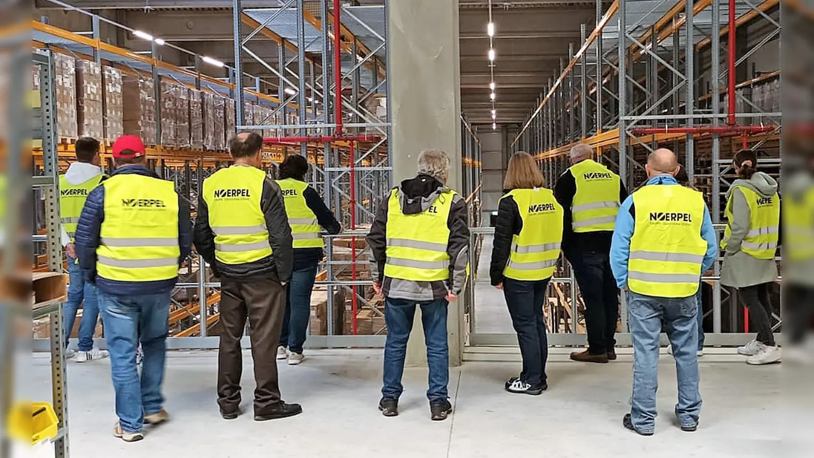 Führungen, Fragerunde und Karriechancen, das interessierte die Besucher am Tag der Logistik.  (Foto: Noerpel-Gruppe)